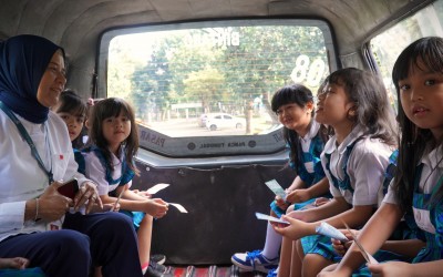 Naik Angkutan Umum (Angkot)